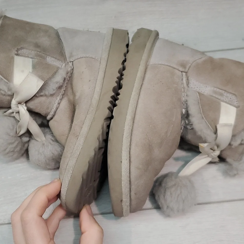 Ugg Australia Kids Girls Gita Pom Pom Leather Sheepskin Boots shoes sz 11